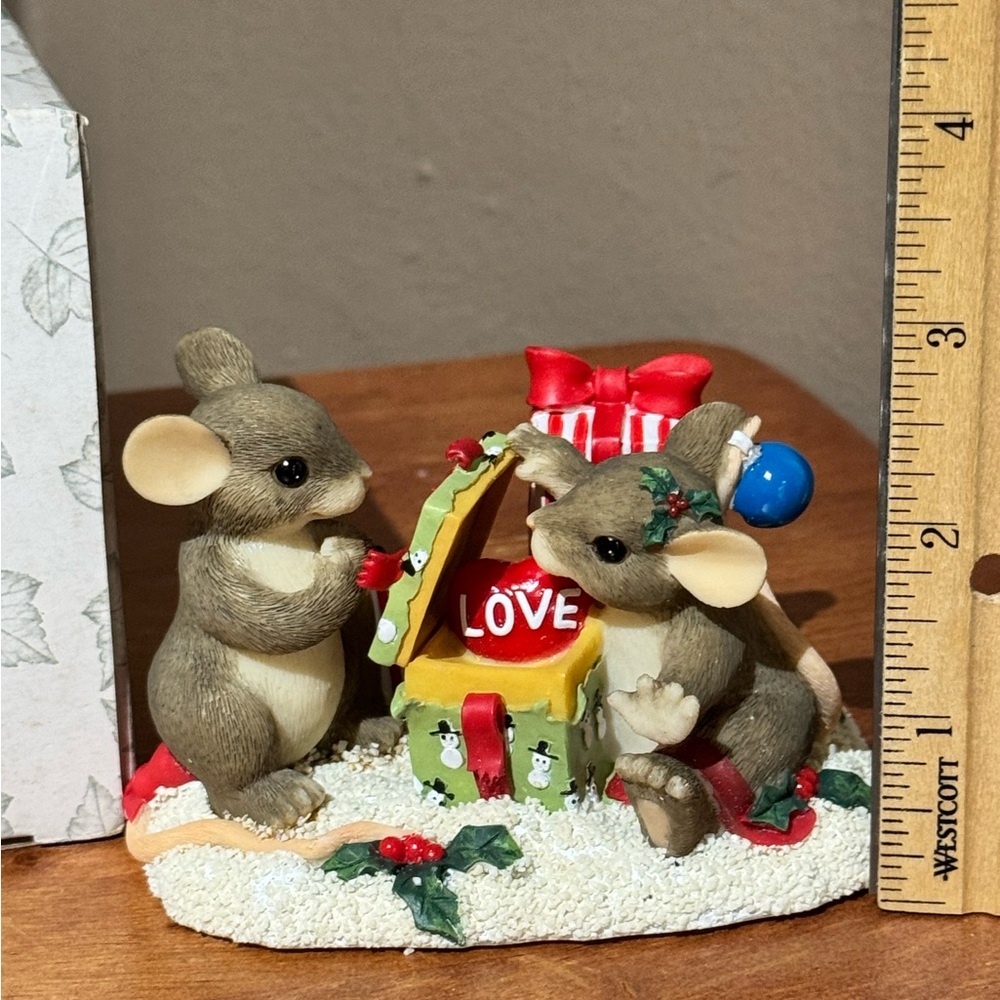 🎄Christmas Holiday Figurine – Holiday Gift – Collectible Keepsake/Home Decor